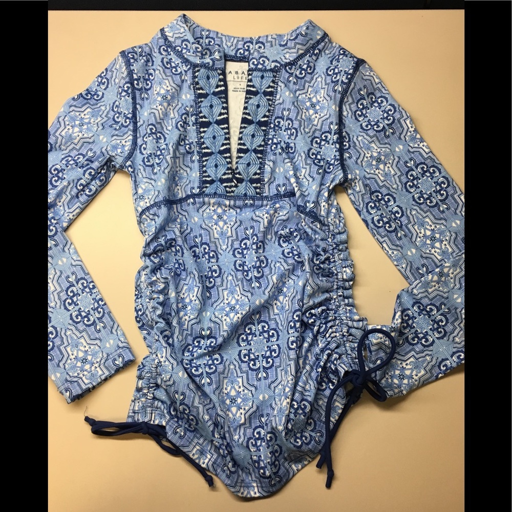 Cabana Life Embroidered Front Zip Rashguard Sz 6